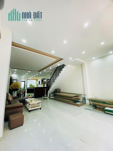 GIÁ TỐT NHẤT THỊ TRƯỜNG 3 TẦNG 3 MÊ MT MẸ NHU FULL NỘI THẤT