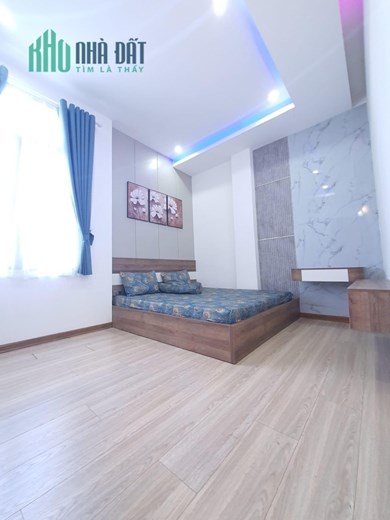 BÁN CĂN GÓC 2 MT ĐƯỜNG LÝ TRIỆN 4 TẦNG ĐÚC CỨNG CÁP
