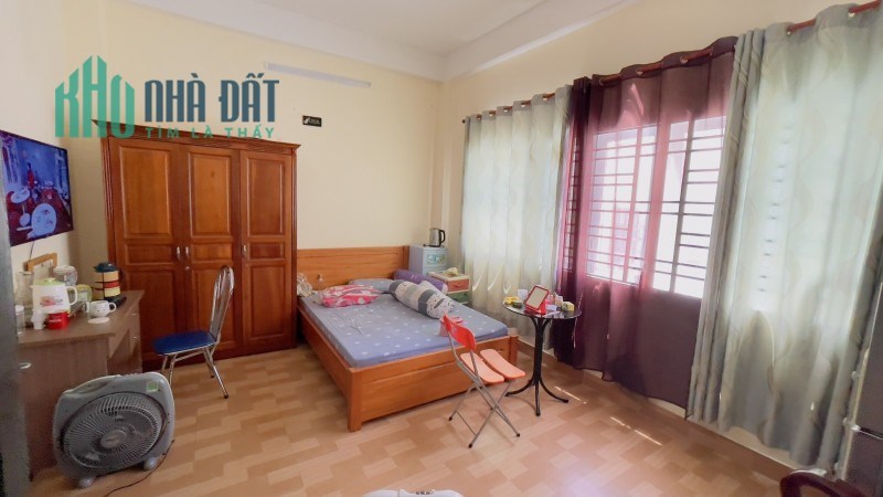 Nhà mặt tiền phù hợp làm Văn Phòng, mở tiệm Vàng, 4 tầng, 5m x 17m giá 12.5 tỷ