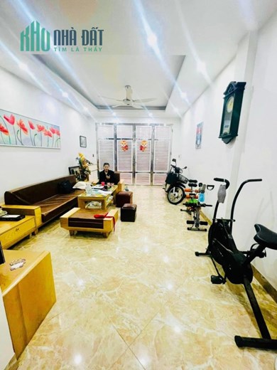 BÁN NHÀ TRUNG TÂM CẦU GIẤY, Ô TÔ VÀO TẬN NHÀ, NGÕ KINH DOANH, 55M 4 TẦNG, DÂN XÂY