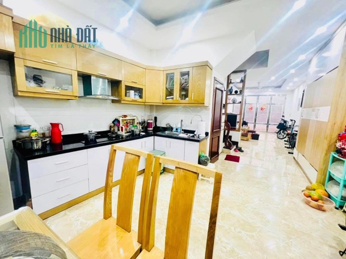BÁN NHÀ TRUNG TÂM CẦU GIẤY, Ô TÔ VÀO TẬN NHÀ, NGÕ KINH DOANH, 55M 4 TẦNG, DÂN XÂY