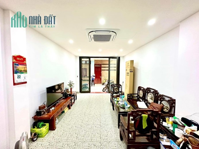Bán nhà siêu đẹp, mặt phố Cù Chính Lan, Gara ô tô, kinh doanh, thang máy, tặng full đồ, 45m2*8T