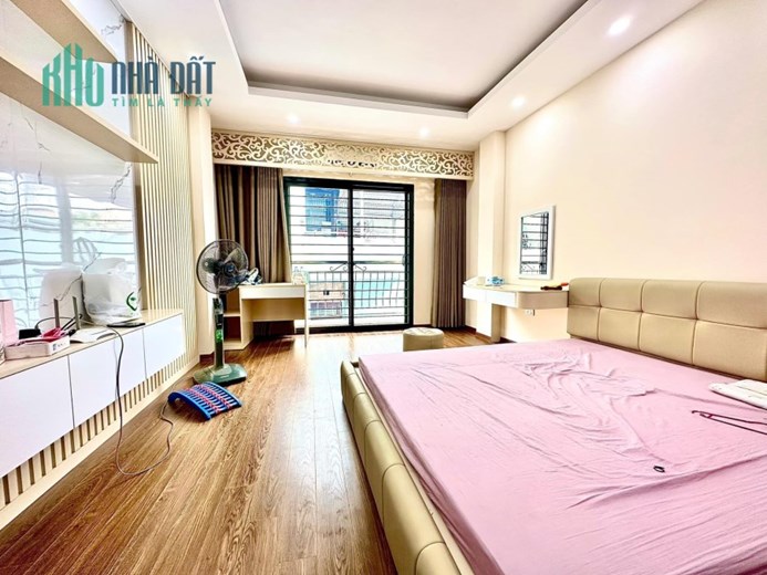 Bán nhà siêu đẹp, mặt phố Cù Chính Lan, Gara ô tô, kinh doanh, thang máy, tặng full đồ, 45m2*8T
