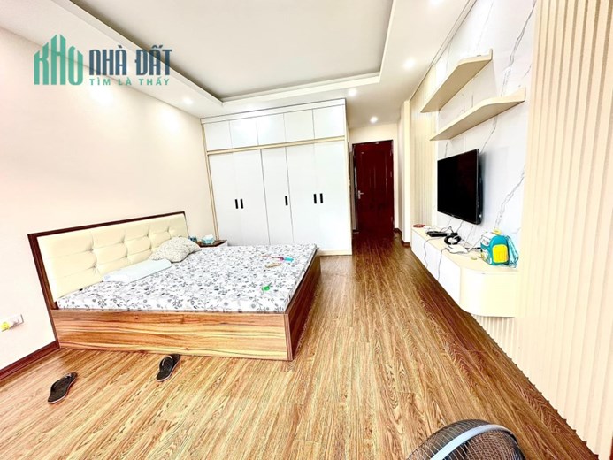 Bán nhà siêu đẹp, mặt phố Cù Chính Lan, Gara ô tô, kinh doanh, thang máy, tặng full đồ, 45m2*8T