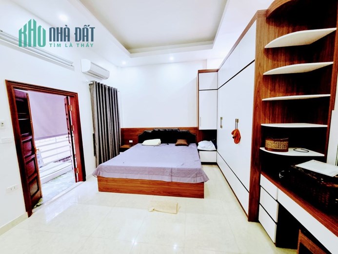 Bán nhà mặt ngõ phố Hào Nam, ô tô gần, nhà đẹp, 45m, 6T, nhỉnh 5 tỷ.