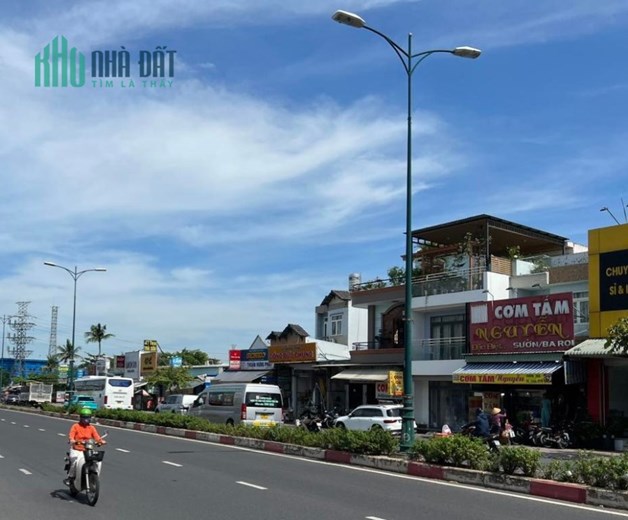 Mặt tiền Kinh Doanh Lê Văn Việt, 100M²(5*20), Mặt bằng cho thuê 200Tr/Năm, GPXD 5 Tầng, giá 14.99 tỷ