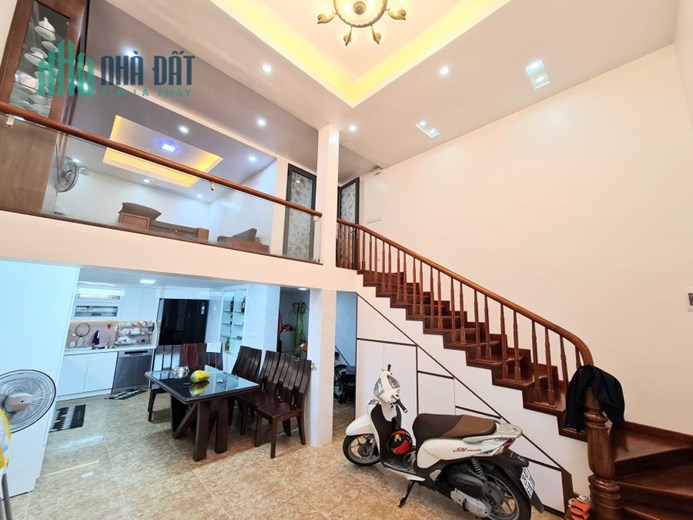 Bán nhà mặt ngõ phố Hào Nam, 20 ô tô , nhà đẹp, 46m, 6T, nhỉnh 5 tỷ.