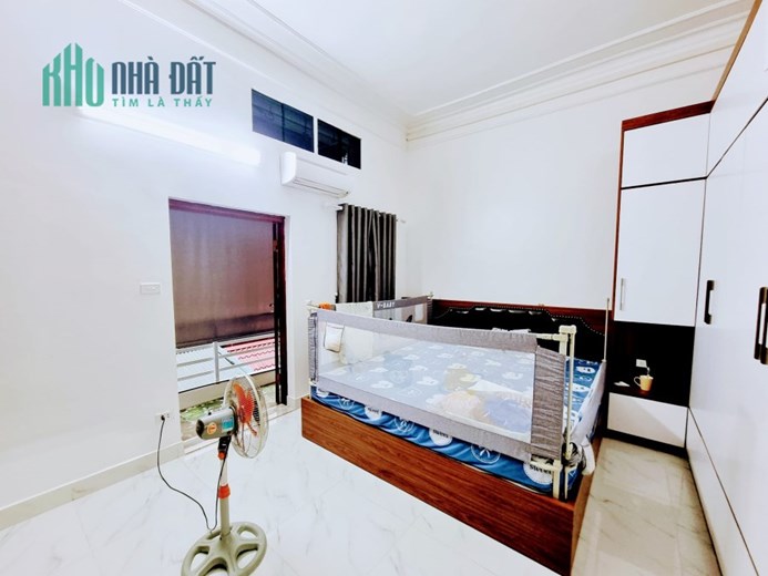 Bán nhà mặt ngõ phố Hào Nam, 20 ô tô , nhà đẹp, 46m, 6T, nhỉnh 5 tỷ.