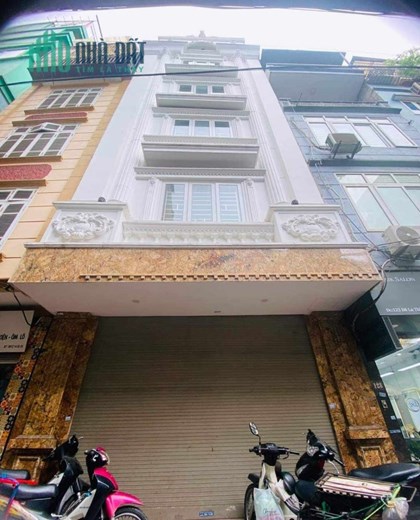 Chính chủ bán gấp Mặt phố Đê La Thành 28m 5 tầng MT5.5m ô tô Kinh doanh tuyệt vời