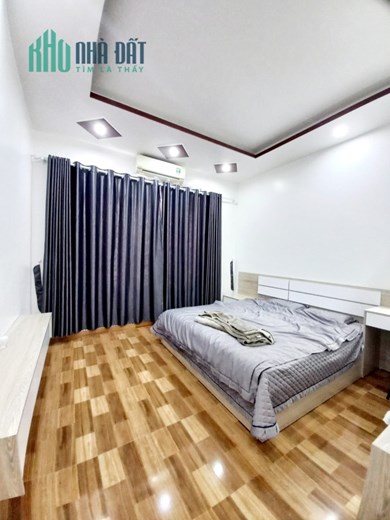Bán nhà phố Chợ Hàng, diện tích 54m 3 tầng độc lập sau mặt đường, GIÁ 3.45 tỉ