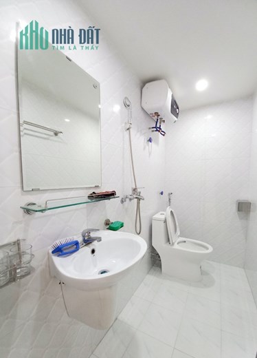 Bán nhà phố Chợ Hàng, diện tích 54m 3 tầng độc lập sau mặt đường, GIÁ 3.45 tỉ