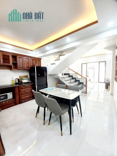 Bán nhà phố Chợ Hàng, diện tích 54m 3 tầng độc lập sau mặt đường, GIÁ 3.45 tỉ