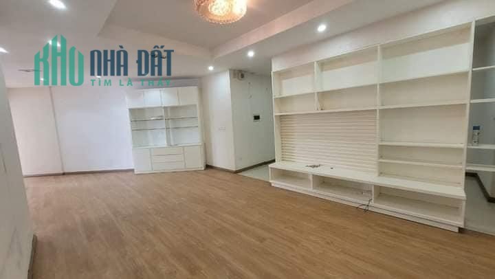 Hàng Hiếm! Nhà đẹp 24T1 hoàng Đạo thúy  122m2 -3Pn - BC Đn - 4,4 tỷ 0968396062