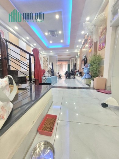 NHỈNH 6 TỶ - NHÀ ĐẸP Ở LIỀN GẦN TRƯỜNG CÁN BỘ CHU VĂN AN.