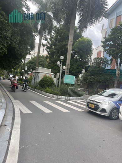 BÁN GẤP NHÀ TẠI KHU BIỆT THỰ VƯỜN ĐÀO - GIÁ RẺ NHẤT KHU - 4 TẦNG - 350M2 - MT18M - GIÁ 89.5 TỶ