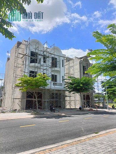 Kẹt tiền cho con đi du học tôi cần bán nhanh căn nhà lầu tại Thành Phố Tân Uyên Bình Dương