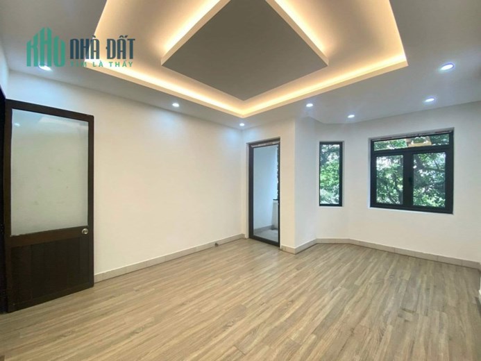 Bán nhà Kim Đồng, Giáp Bát 59m, vỉa hè oto tránh, kinh doanh sầm uất, view hồ, giá tốt