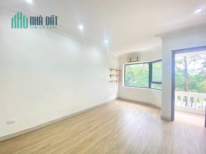 Bán nhà Kim Đồng, Giáp Bát 59m, vỉa hè oto tránh, kinh doanh sầm uất, view hồ, giá tốt