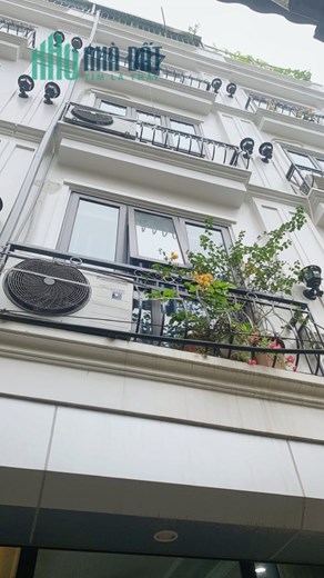 CỰC HIẾM ! NHÀ ĐẸP ĐẲNG CẤP - GẦN PHỐ - GẦN Ô TÔ - CHỦ TẶNG GẦN HẾT NỘI THẤT CAO CẤP - KHÁCH MUA VỀ