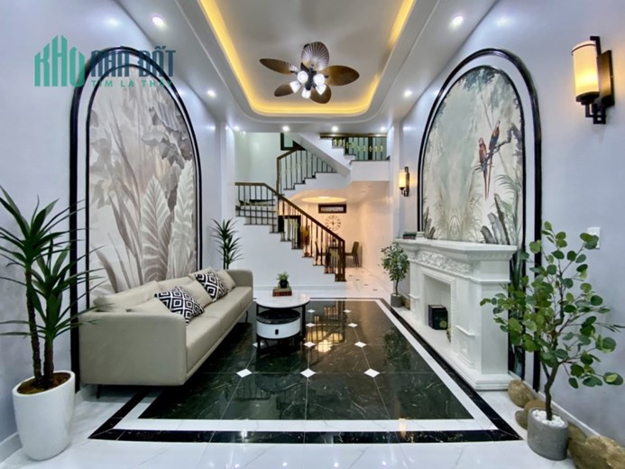 Bán nhà phố Hồ Sen ngõ thông Chợ Hàng, 45m 3 tầng GIÁ 2.68 tỉ