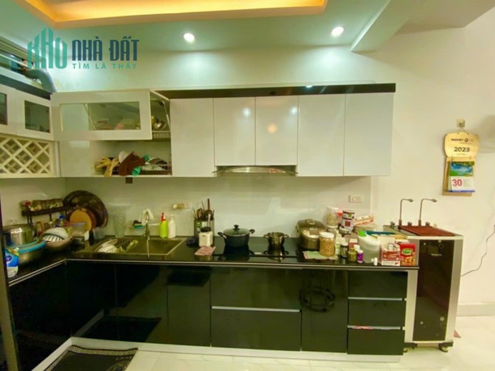 Bán nhà gốc dân phố Vũ Trọng Khánh, 51m 4 tầng ngõ nông GIÁ 3.29 tỉ gần Văn Cao