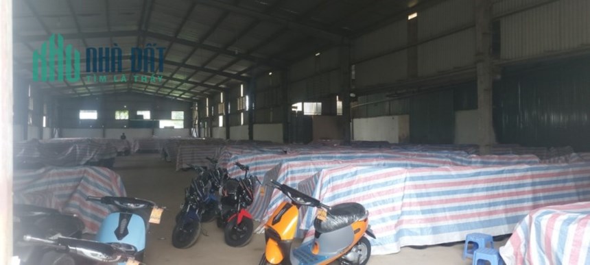 Cho thuê kho xưởng tại Ngã tư Trạm Trôi, Hà Nội. diện tích 1100m contaiiner đỗ cửa, sân rộng