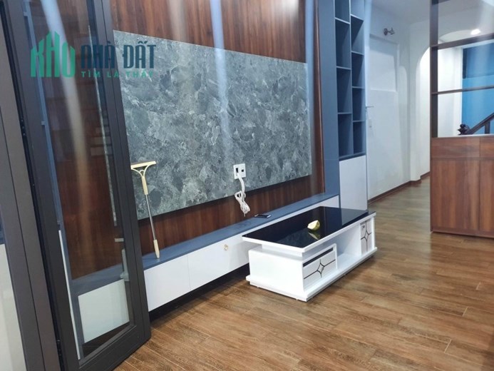 Bán nhà Bồ Đề,Long Biên 30m2, 5 tầng ,Mt 6.4m ,nhà mới ,oto đỗ cửa giá 4 tỷ