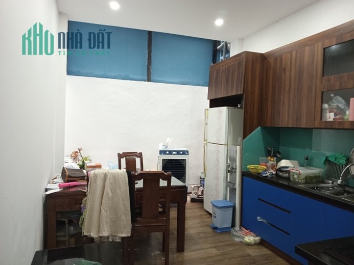 Bán nhà Bồ Đề,Long Biên 30m2, 5 tầng ,Mt 6.4m ,nhà mới ,oto đỗ cửa giá 4 tỷ