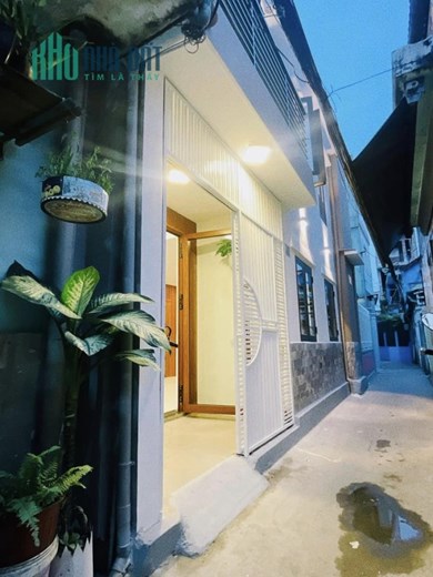 .Nhà Hoàng Diệu ngay Chợ Mới 40m2, cách mặt tiền 50m, 2.x tỷ nhỏ