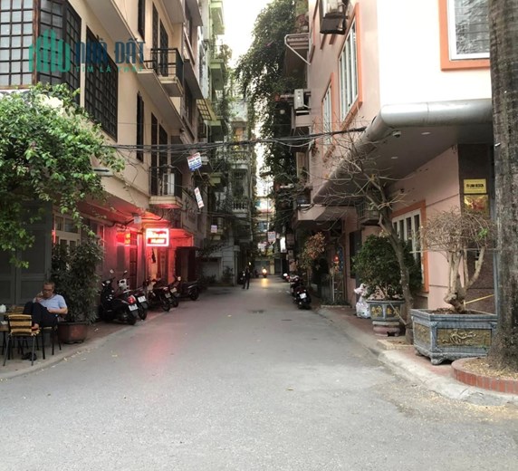 Bán nhà Mặt phố Nguyễn Văn Cừ - KD - MT 11m- Lô Góc - Nhỉnh 12 tỷ