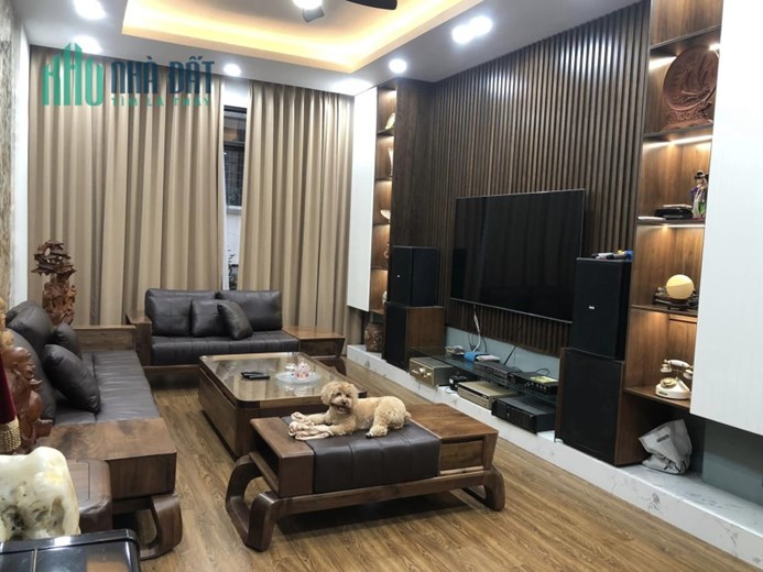 Bán nhà Mặt phố Nguyễn Văn Cừ - KD - MT 11m- Lô Góc - Nhỉnh 12 tỷ