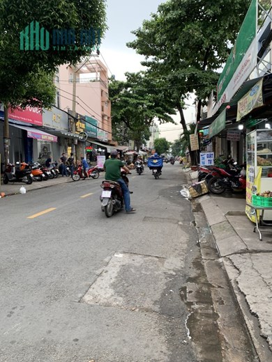Bán nhà Mặt tiền ngay Chợ Tân Hương - Nguyễn Suý, DT: 4.3x19m, 3 Tầng, 4PN, giá 10.4 tỷ