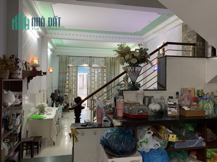 Bán nhà Mặt tiền ngay Chợ Tân Hương - Nguyễn Suý, DT: 4.3x19m, 3 Tầng, 4PN, giá 10.4 tỷ