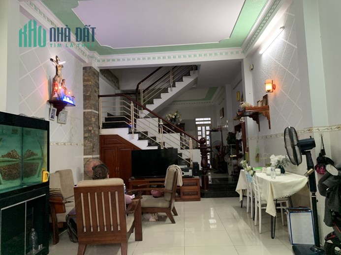 Bán nhà Mặt tiền ngay Chợ Tân Hương - Nguyễn Suý, DT: 4.3x19m, 3 Tầng, 4PN, giá 10.4 tỷ