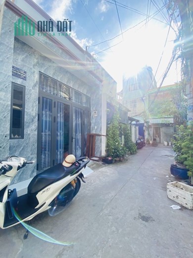 Sát Đại Học Bách Khoa- TÂN BÌNH -30m2- NHỈNH 3 TỶ - Vài bước ra HẺM XE HƠI.