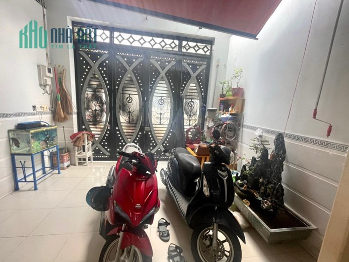 Bán nhà Thoại Ngọc Hầu 74m2 nở hậu, 3 tầng, 2PN 3WC, Hẻm thông 4m 6.9 tỷ TL.