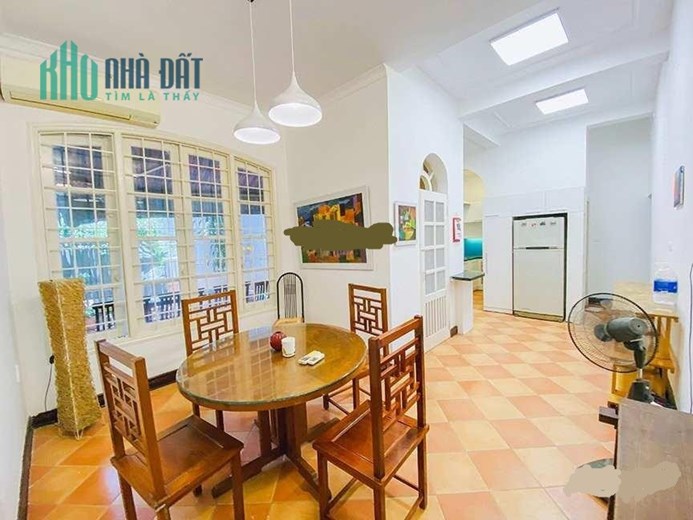Cho thuê nhà riêng tại phố Từ Hoa
 diện tích 180m² , 3 tầng, 4 ngủ 3WC.