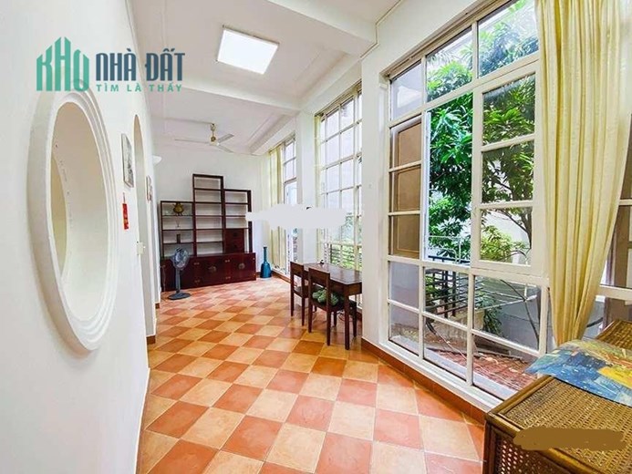 Cho thuê nhà riêng tại phố Từ Hoa
 diện tích 180m² , 3 tầng, 4 ngủ 3WC.