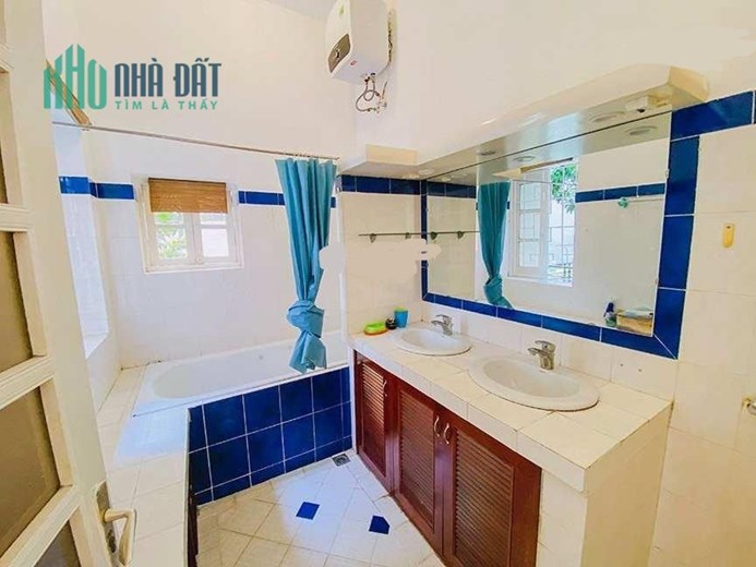 Cho thuê nhà riêng tại phố Từ Hoa
 diện tích 180m² , 3 tầng, 4 ngủ 3WC.
