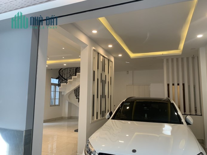 Bán nhà Biệt thự 2 Mặt tiền Ba vân -Bàu Cát, Nguyễn Hồng Đào, DT: 10x11m, 4T, 19.9 tỷ