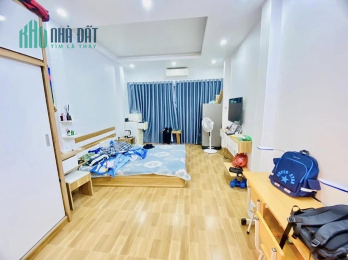 Bán nhà Thanh Nhàn tự xây, gần phố 33m, 5 tầng, ô tô cách 20m. SĐCC.

 
Bán nhà Thanh Nhàn tự