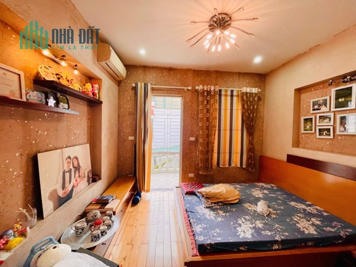 Nhà mặt ngõ Lạc Long Quân  2 thoáng, ngõ thông tứ tung, 66m ô tô vào nhà giá 9,9 tỷ.