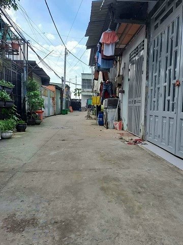 E cần bán căn nhà 1/ ngắn huỳnh thị na ấp 6 đông thạnh đường thông xe hơi thoải mái ra cầu trần