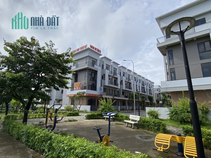 Nóng ! NÓNG ! NÓNG  !
Bán đất tặng nhà . Tặng luôn không gian sống xanh..