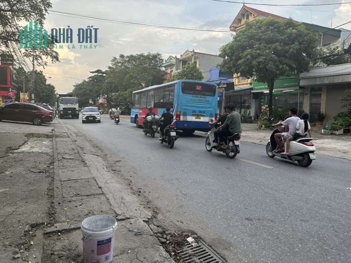 Vị Trí Quá Hiếm Nhà Bán, QL2 Sân Bay Sóc Sơn, 3 Tầng, 100m2, Kinh Doanh Ngày Đêm, Cực Sầm Uất, Chỉ