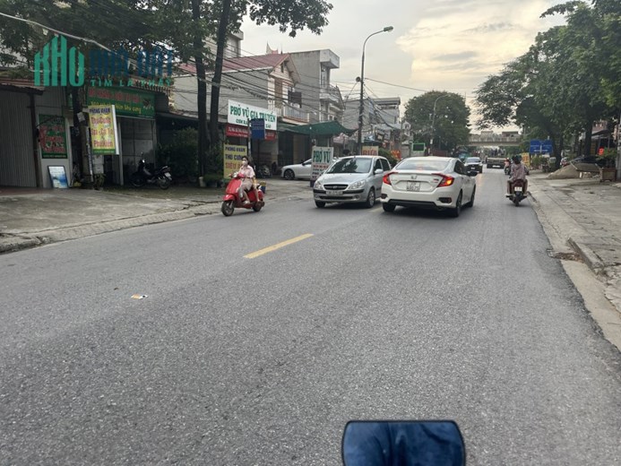 Vị Trí Quá Hiếm Nhà Bán, QL2 Sân Bay Sóc Sơn, 3 Tầng, 100m2, Kinh Doanh Ngày Đêm, Cực Sầm Uất, Chỉ
