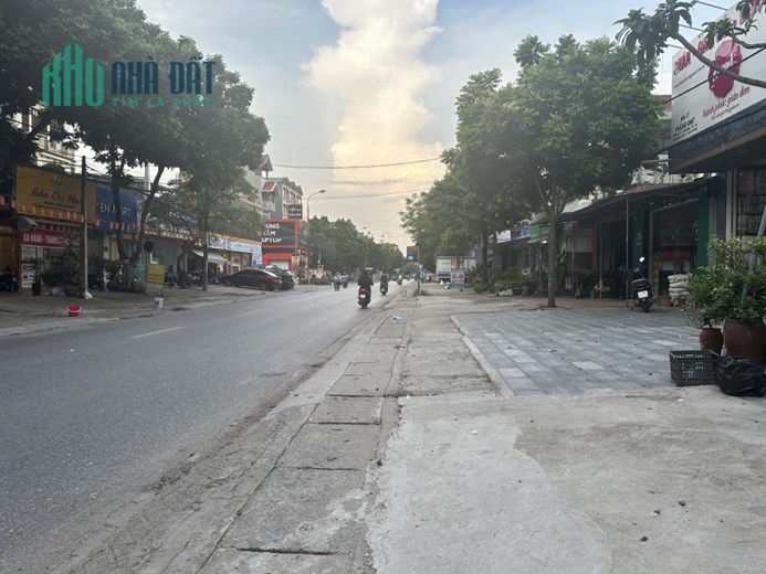 Vị Trí Quá Hiếm Nhà Bán, QL2 Sân Bay Sóc Sơn, 3 Tầng, 100m2, Kinh Doanh Ngày Đêm, Cực Sầm Uất, Chỉ