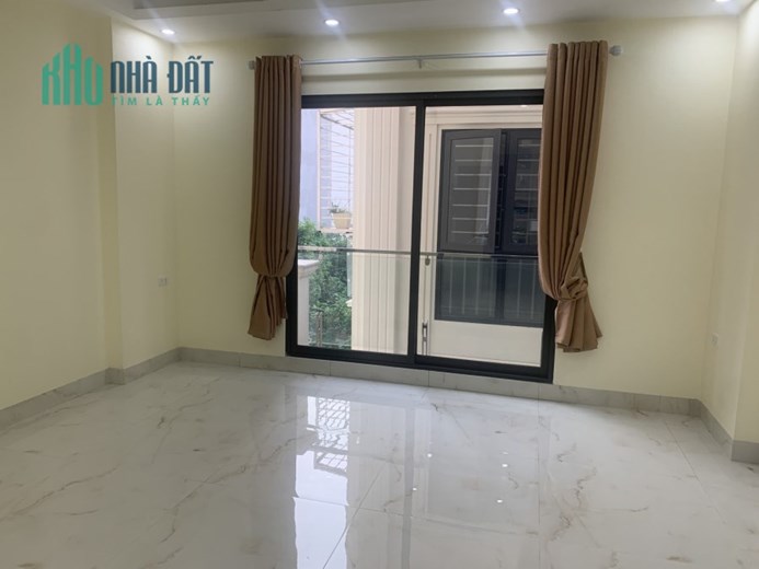 Bán nhà 5 tầng giá rẻ cực đẹp DT 32m  tại ngõ 186 Ngọc Thuỵ - Long Biên