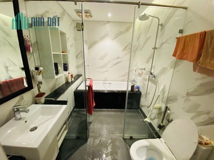 Bán chung cư 3 ngủ 115 mét Kingplace 108 Nguyễn Trãi 6,9 tỷ