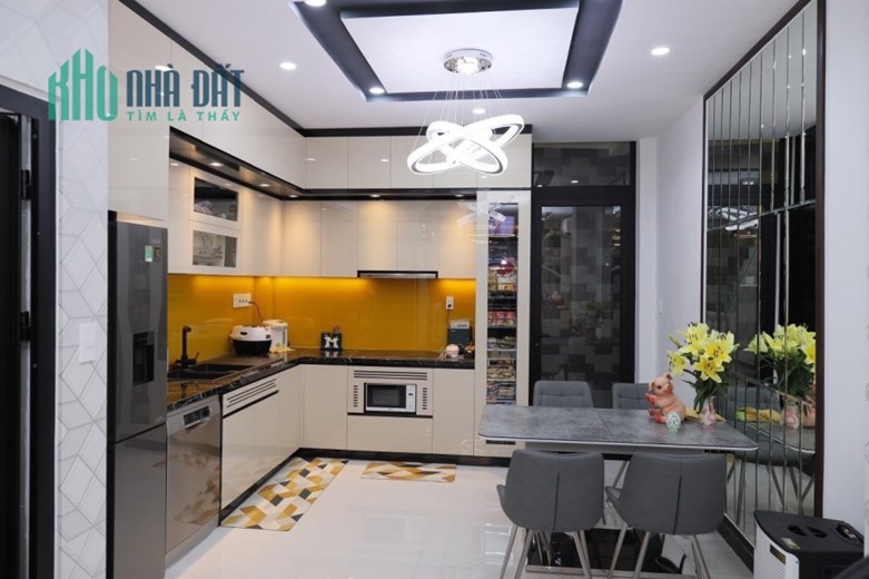 BÁN NHÀ HẺM XE HƠI TRẦN QUANG CƠ, TÂN PHÚ - 64M2 3 TẦNG BTCT - CHỈ NHỈNH 5 TỶ